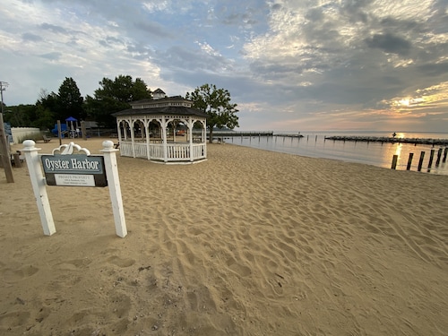 Cozy Cottage by the Beach - Waterview<br>Minutes from Downtown Annapolis 