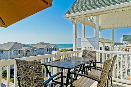 Gorgeous 4 BR/4 BA Top Floor Front Row Islander Villa