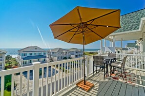 Outdoor dining - Gorgeous 4 BR/4 BA Top Floor Front Row Islander Villa (Ocean Isle Beach)