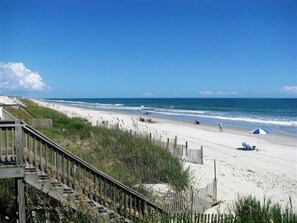 Beach - Gorgeous 4 BR/4 BA Top Floor Front Row Islander Villa (Ocean Isle Beach)