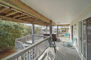 Terrace/patio - 1781 - Brownie's Retreat, 53 Yards to Beach! Oceanside w/ Private Hot Tub (Corolla)