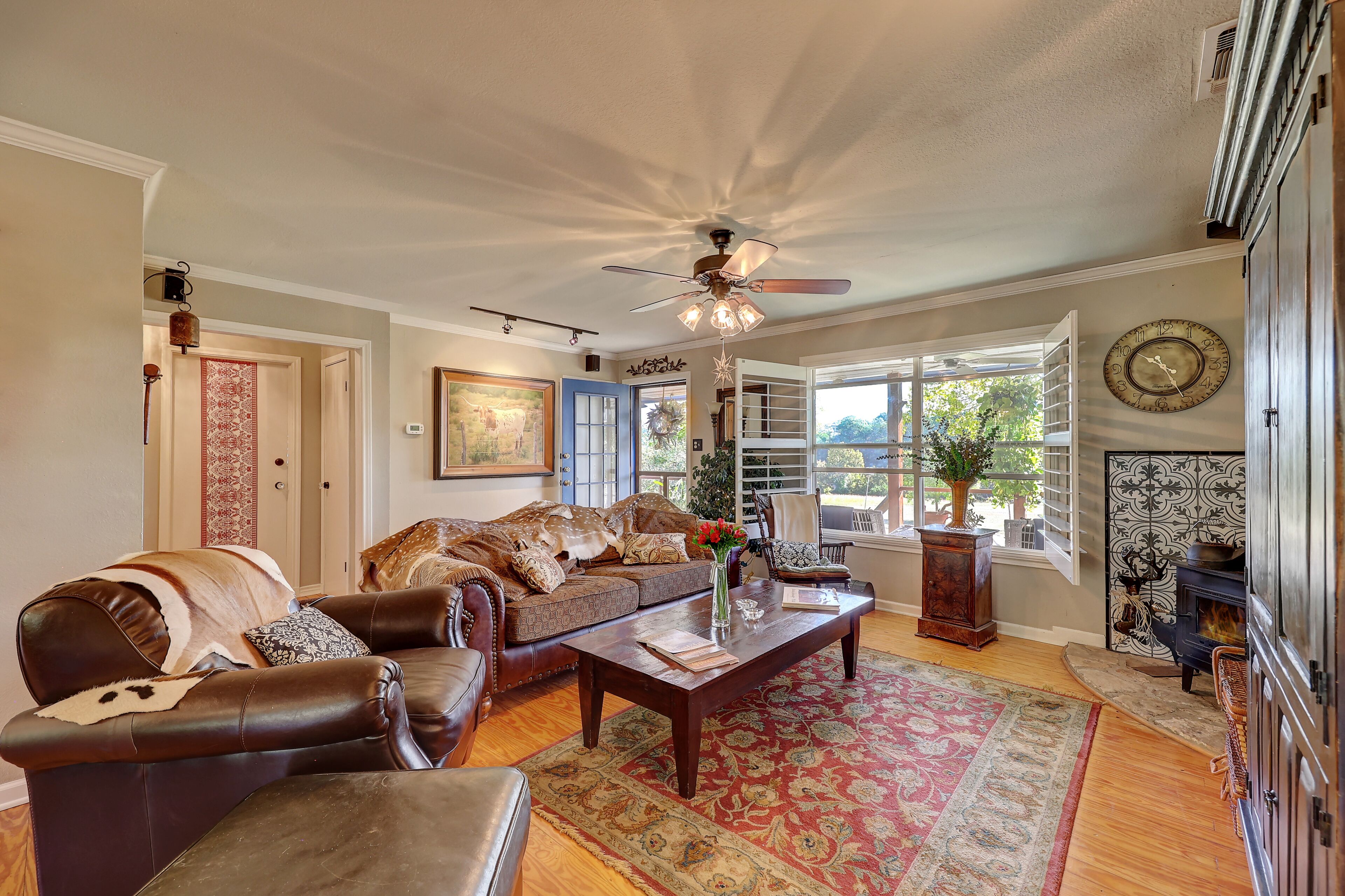 PRIVATE FAMILY GETAWAY/PRIVATE RIVERFRONT! Book now for 2024 ECLIPSE!  