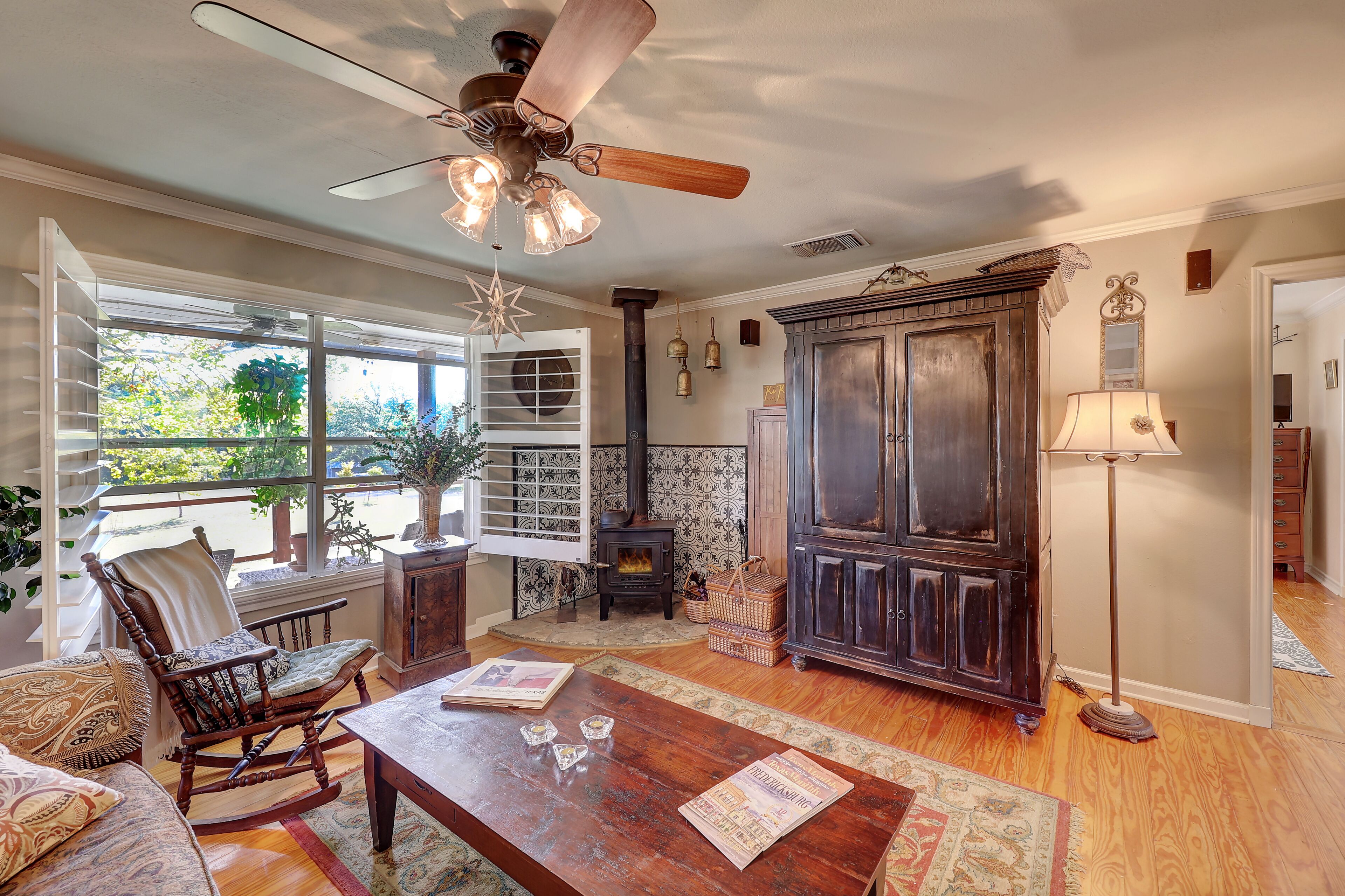 PRIVATE FAMILY GETAWAY/PRIVATE RIVERFRONT! Book now for 2024 ECLIPSE!  