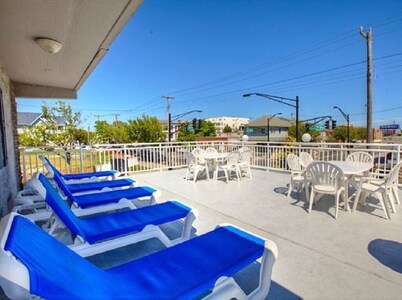 Walk to the beach, boardwalk and shopping! Pool on site, great location!