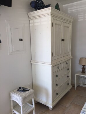 Interior - Walk to the beach, boardwalk and shopping! Pool on site, great location! (Ocean City)