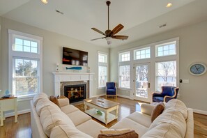 TV, caminetto, videogiochi