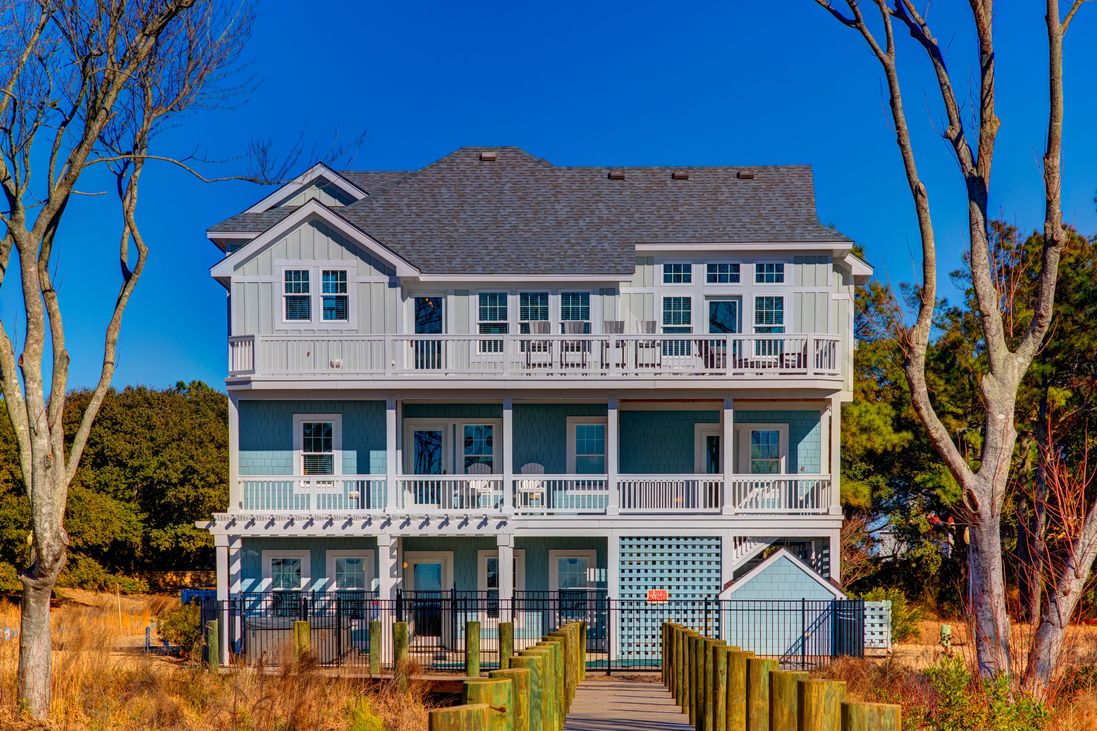 Love Sunsets? Soundfront Home w/Pool & Hot Tub, Pool Table & Arcade Game.