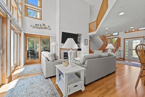 TV, fireplace, DVD player, books