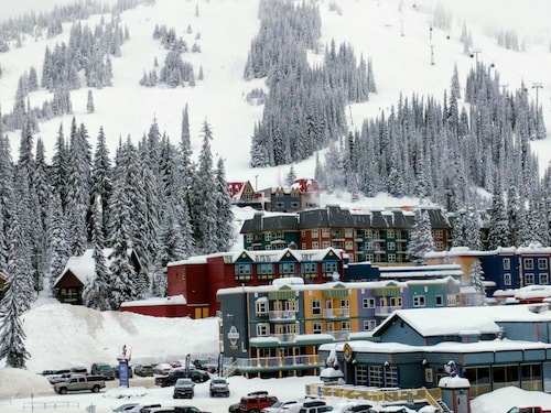 A Loft Above, Ski in/out, 3 Lofts, Private Hot Tub