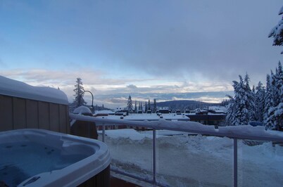 Un loft arriba, entrada / salida de esquí, 3 lofts, bañera de hidromasaje privada