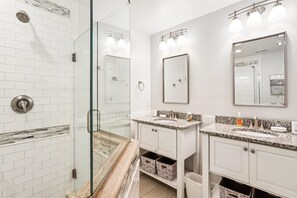 Bathtub, towels