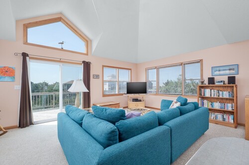 7838- Wilder View, Classic Frisco Beach Box Just Yards Away from the Beach!