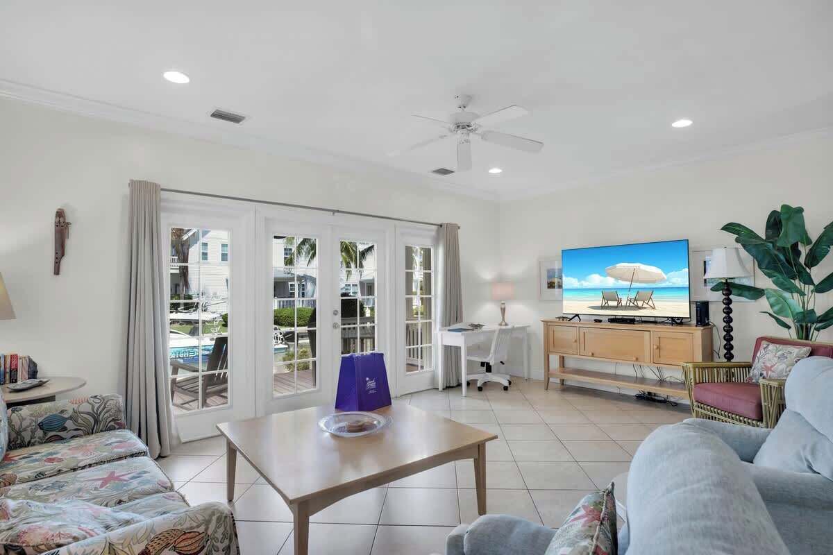Coral Lagoon  Beautiful Canal Front, Assigned Dock, Private Pool, Pet Friendly - Marathon, FL
