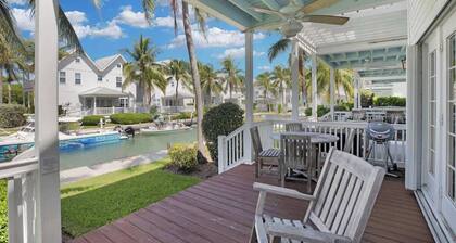 Coral Lagoon 🐟 Schöne Kanalfront, zugewiesenes Dock, privater Pool, tierfreundlich