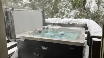 Tina de hidromasaje al aire libre