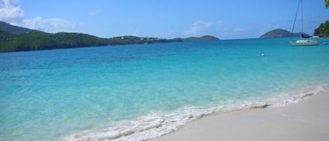 Beach nearby, sun loungers, beach towels