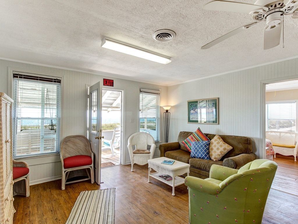 Charming Beach House with Covered Porch to Relax and Enjoy the Ocean Views!