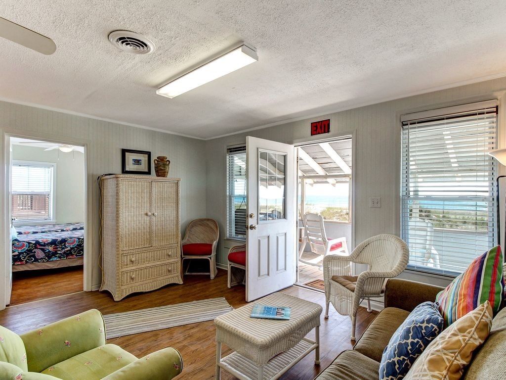 Charming Beach House with Covered Porch to Relax and Enjoy the Ocean Views!