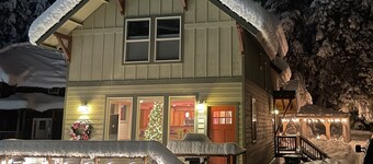 Ski Chalet with hot tub, sauna & fire pit, walking distance to brewery and food!