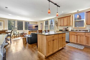 Smart TV, reproductor de DVD, videoteca y estéreo 