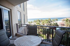 Outdoor dining - BEACHFRONT! Free Tram! Spring Break Deals! Low Rates! No Owner Fees! Top Reviews (Miramar Beach)