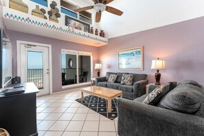 Smart TV, lettore DVD, videoteca, impianto stereo