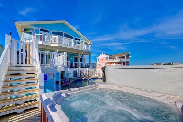 Terrace/patio - 5710 - Karen's Krib | Oceanfront | Nags Head | Sleeps 16 (Nags Head)