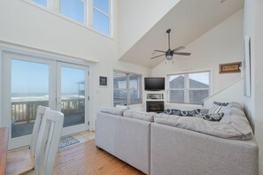 Televisión y futbolito 