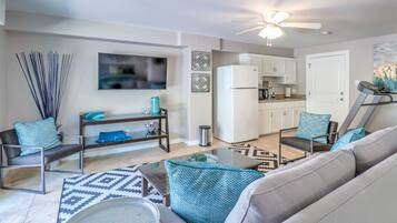 Een smart-tv, tafelvoetbal en een tafeltennistafel