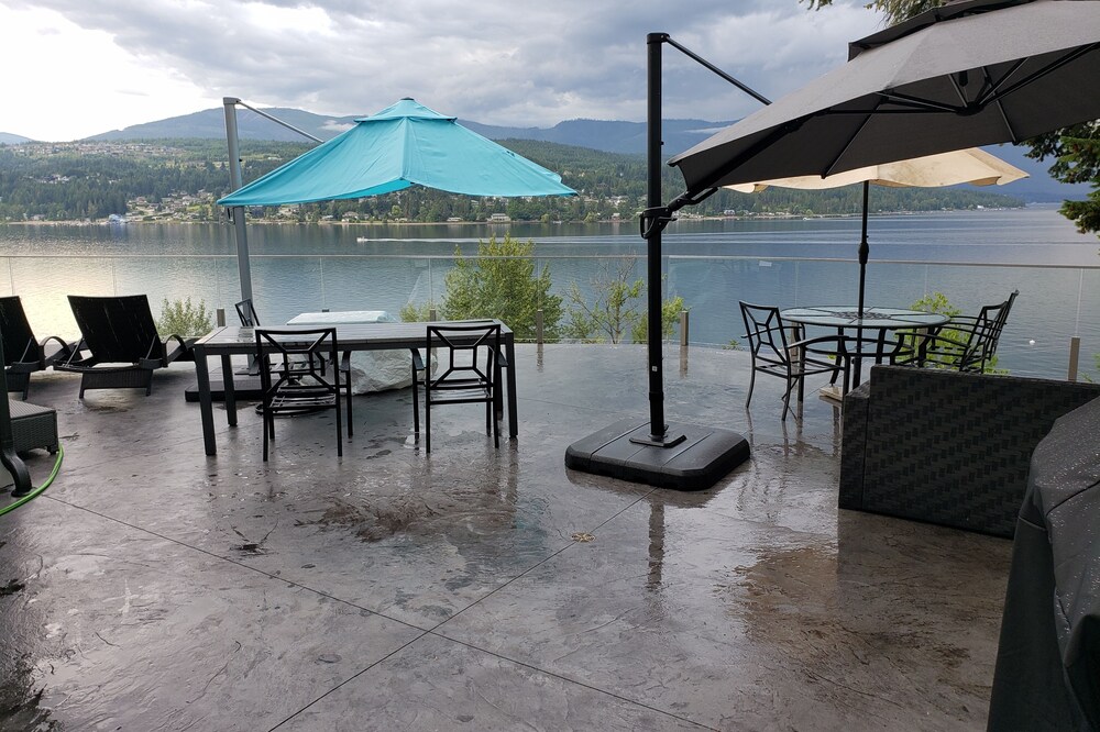 Shuswap Lake House Beachfront & Dock Buoy Lakefront Acreage Parking+ Views+