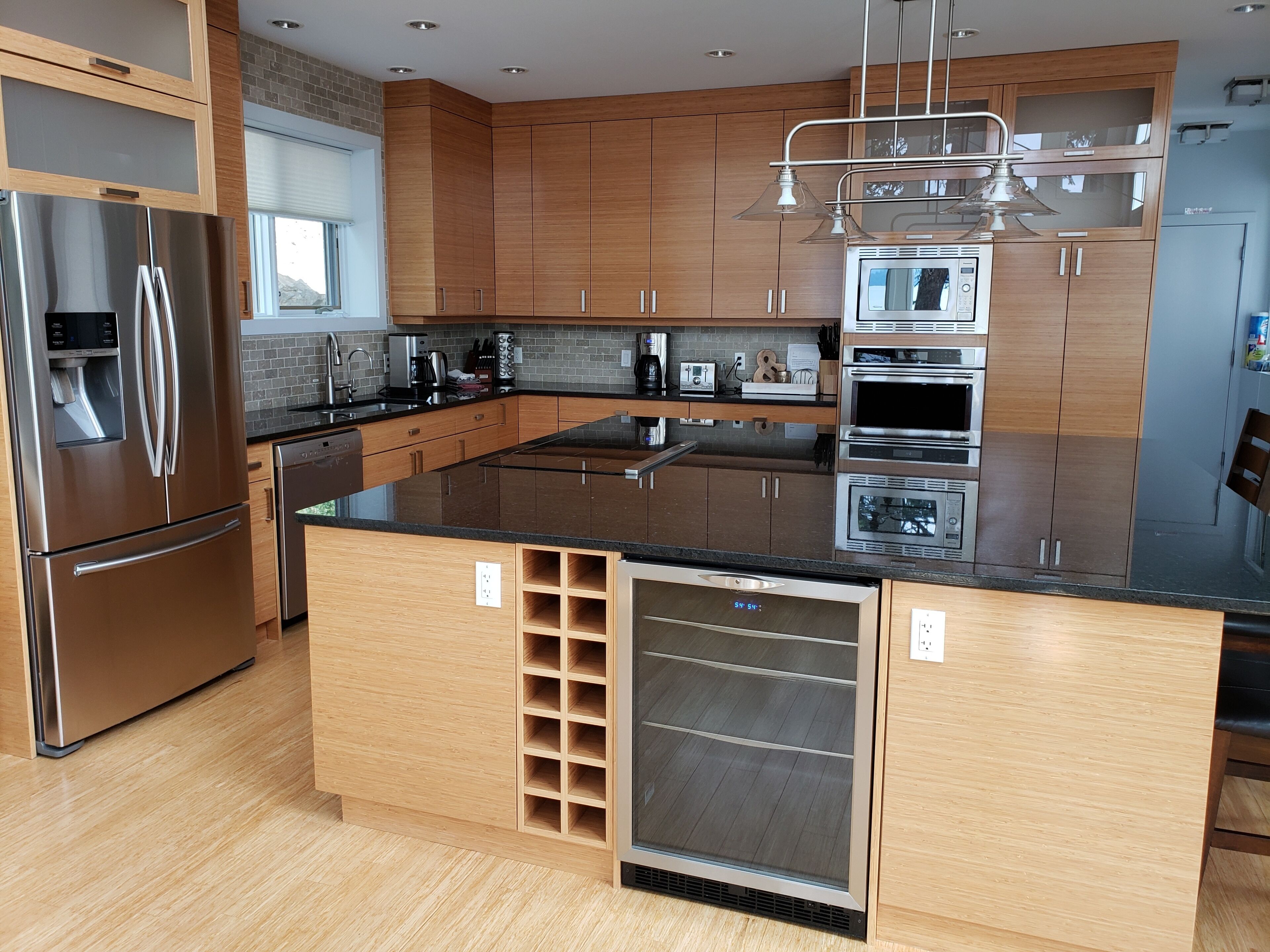 Shuswap Lake House Beachfront & Dock  Buoy Lakefront Acreage Parking+ Views+