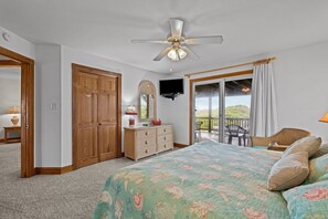 8 bedrooms, travel cot, Internet, bed sheets