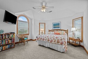 8 bedrooms, travel crib, internet, bed sheets