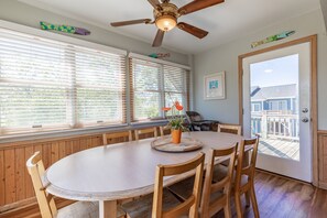 Dining - 1789 - The Lilly Pad, Pool, Hot Tub, Tiki Bar...Bring Fido Too! (Corolla)