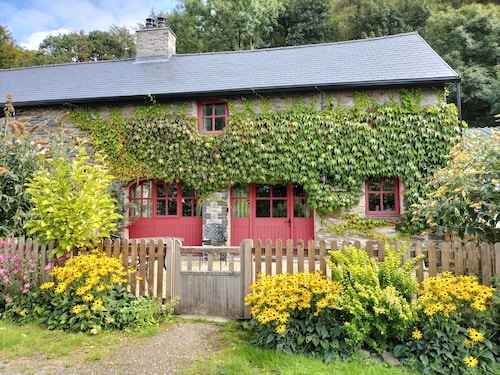 A characterful former Carriage House, located in peaceful scenic countryside