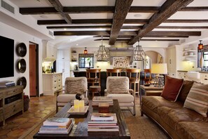 Smart TV, fireplace