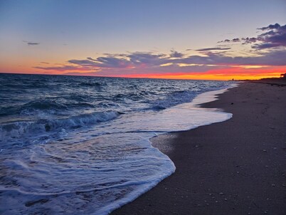 Winter Specials on Beachfront!  5 Bdrm 4 bath sleeps up to 18 in beds. 