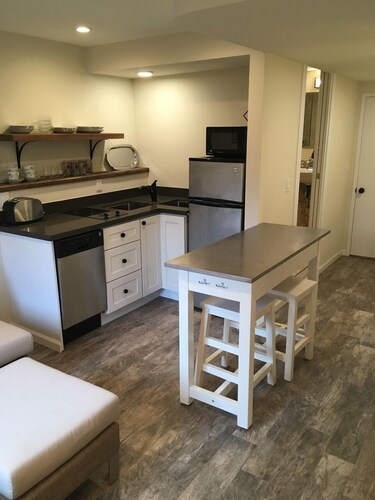 In the heart of the Marina District- walking distance to local transportation