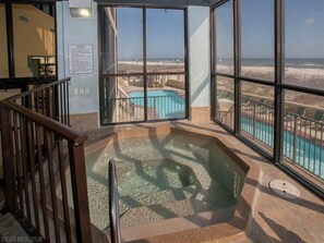 Sisäuima-allas, ulkouima-allas