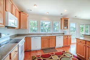 ثلاجة، ميكروويف، فرن، موقد طهي مسطح