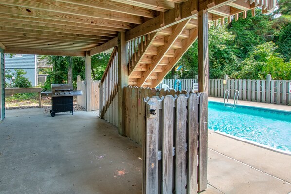 Pool - 3215 - Papa Duck, Spacious 6 br home with pretty water view and an elevator for easy access (Duck)