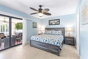 5 bedrooms, iron/ironing board, WiFi, bed sheets - Walk to Sombrero Beach! Welcome to The Fish Bowl — Your Perfect Family Getaway! (Marathon)