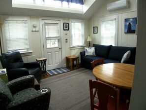 Smart TV, DVD player, books, stereo