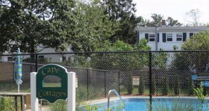 Peaceful 2 Bdrm Cottage WiFi A/C Ingrd Pool & Walk To Beach!