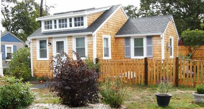 Peaceful 2 Bdrm Cottage WiFi A/C Ingrd Pool & Walk To Beach!