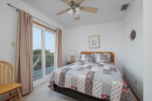 4 bedrooms, Internet, bed sheets - 1484 - Beachin' It, Oceanside OBX Beach House w/Private Pool. Family Fun! (Corolla)