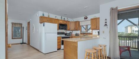 冰箱、微波炉、烤箱、炉灶