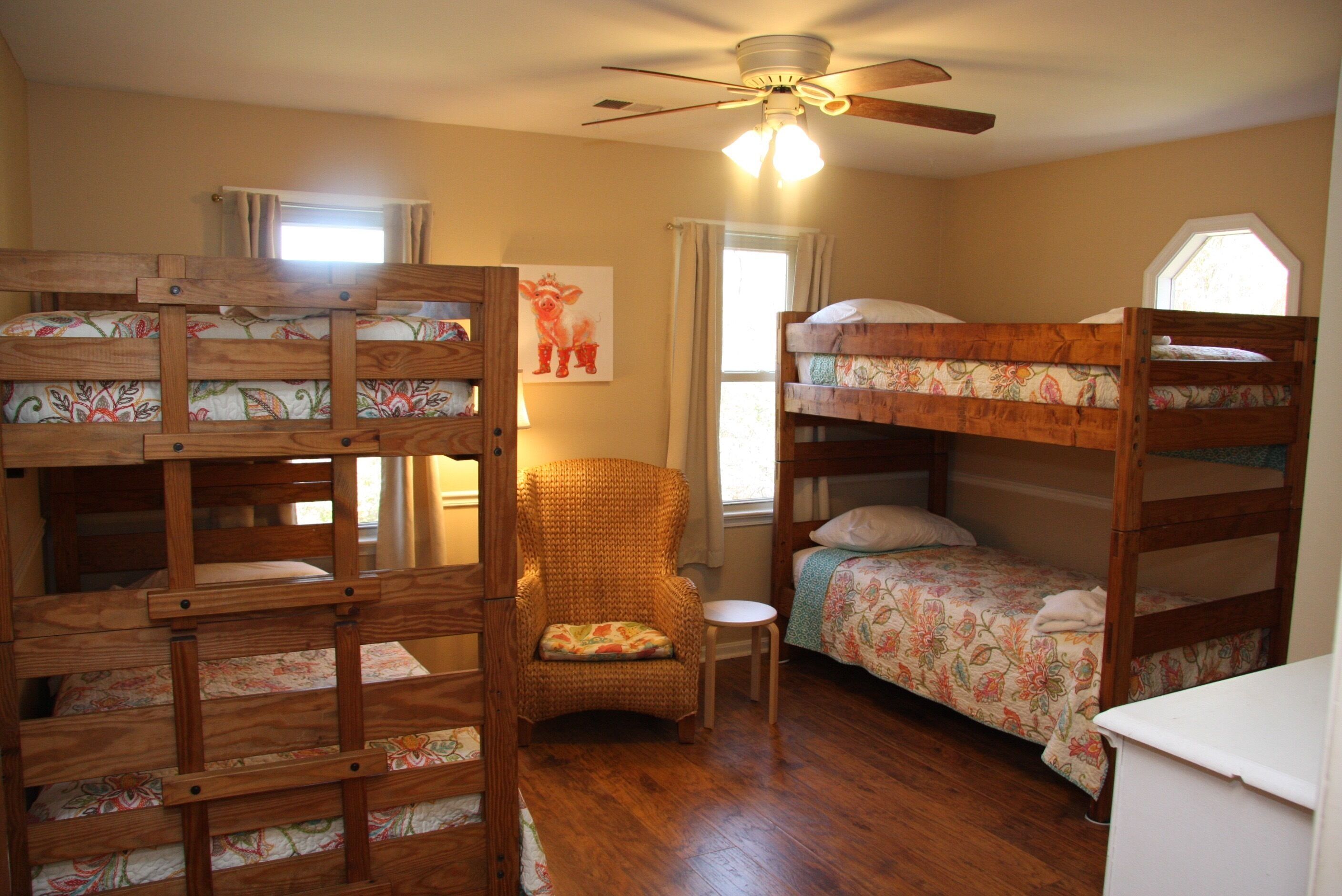 Hidden Hollow Farm - Pool; Game Rm; Sleeps 26, 55 min. to DC, Riverwalk & Trails