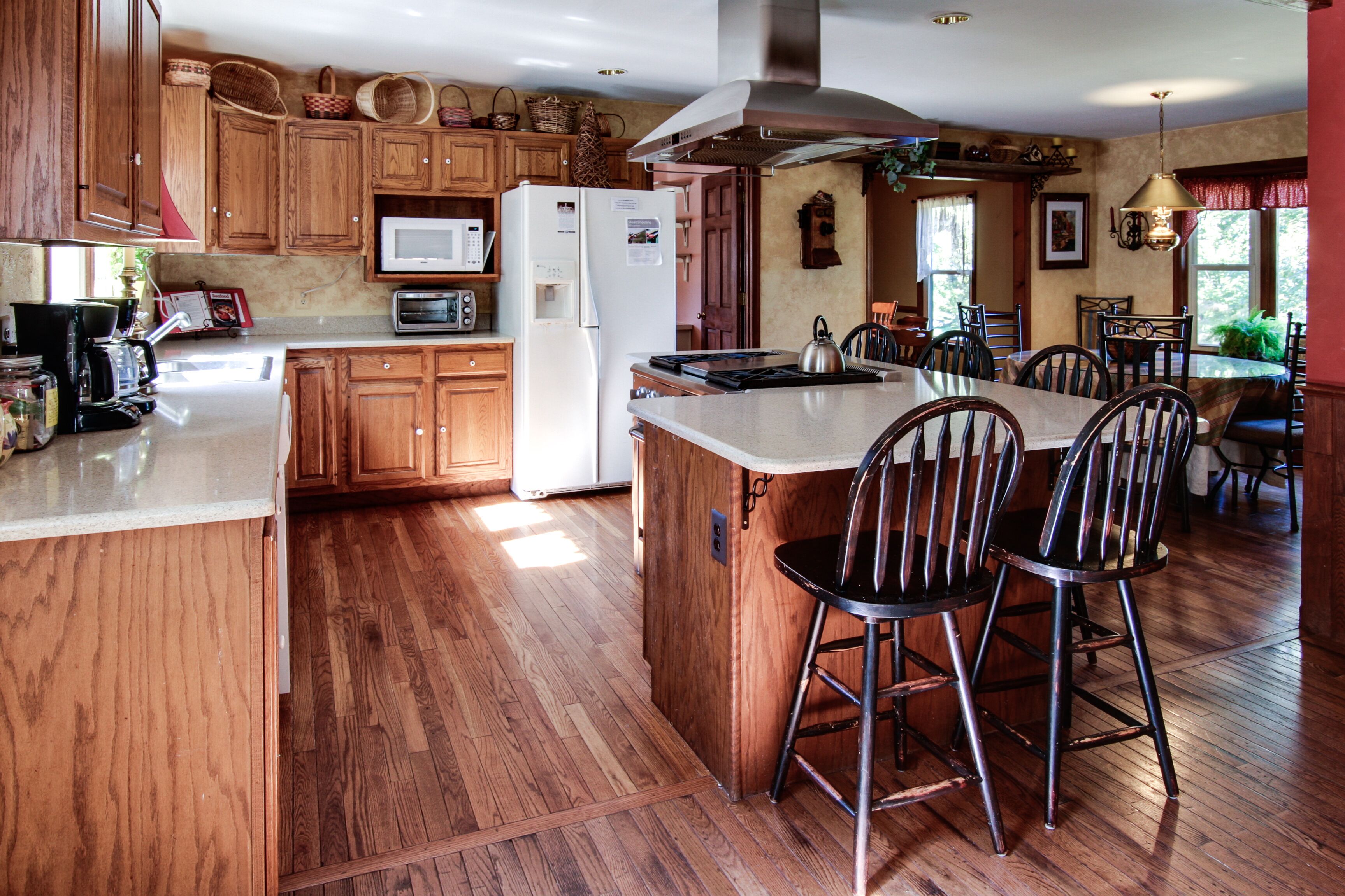 Hidden Hollow Farm - Pool; Game Rm; Sleeps 26, 55 min. to DC, Riverwalk & Trails