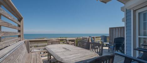 تناول الطعام بالخارج